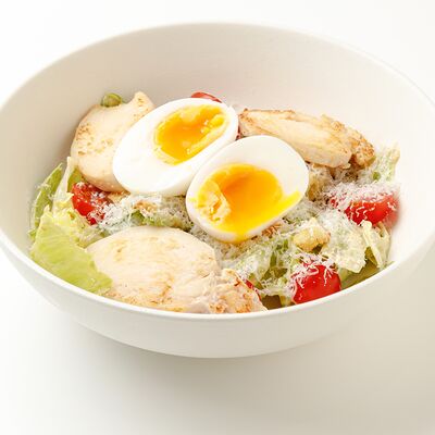 Цезарь с филе цыпленкав Pizzayolo по цене 625 ₽