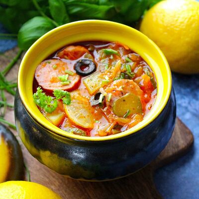 Солянка с колбасками в Блинная на Соборной по цене 214 ₽