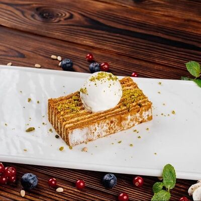 Торт медовик в Arnamal по цене 400 ₽