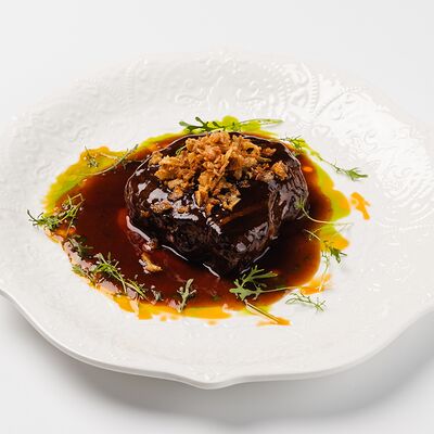 Свиные ребра в соусе BBQ с луком трех текстур в Омулевочная по цене 700 ₽