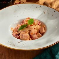 Паста с лососем в Liman