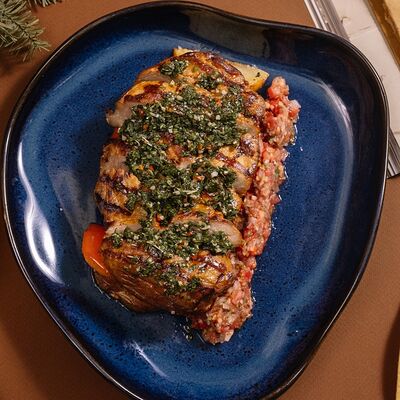 Стейк из cвинoй шеи с печёным картофелем в Ойкумена по цене 900 ₽