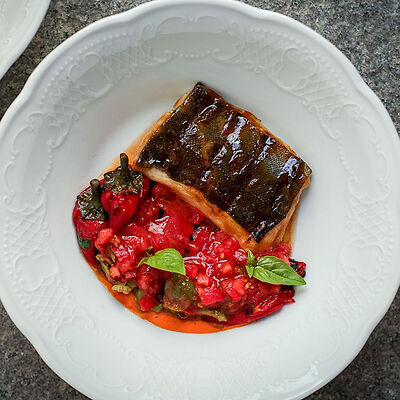 Чёрная треска с перцем рамиро и оливками в Ava по цене 1590 ₽