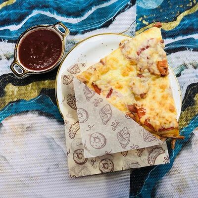 Пицца с колбасойв Чайхана 24 Халяль по цене 180 ₽