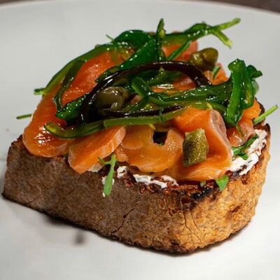 Брускетта с форелью в Пейкофское по цене 420 ₽