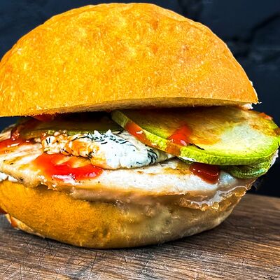 ВкайF-бургер в ЖаРим в КайФ по цене 590 ₽