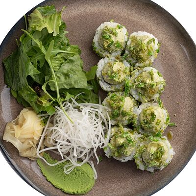 Ролл с лососем, жареной чукой и муссом из авокадо в Cheese Knock по цене 900 ₽