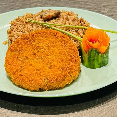 Котлета из горбуши с гречей в Три печки по цене 460 ₽