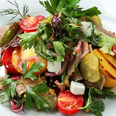 Теплый салат с языком в Максимилианс по цене 690 ₽