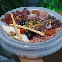 Мясное плато в Astoria Riverside