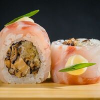 Хрустящий ролл из сибаса с грибами шиитаке и трюфельным соусом в Yellowfin Sushi