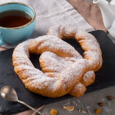 Крендель с сахаром в Поль Бейкери по цене 130 ₽