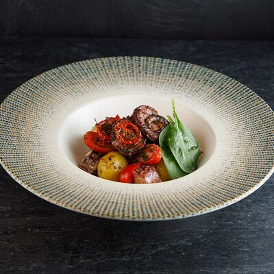 Осьминог с бейби картофелем и вялеными томатами в Neft по цене 78 р.