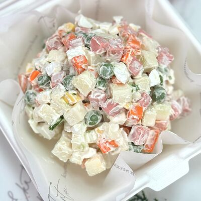 Бенто-торт Салат Оливье в Tort4u по цене 1990 ₽