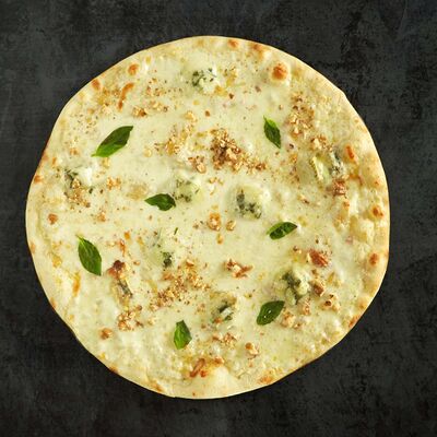 Пицца Четыре сыра 30 см в Остерия Il Massimo по цене 890 ₽