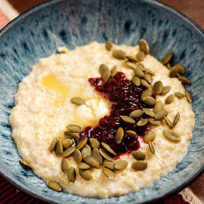 Томленая пшенная каша с брусничным джемом в Ребра по цене 220 ₽