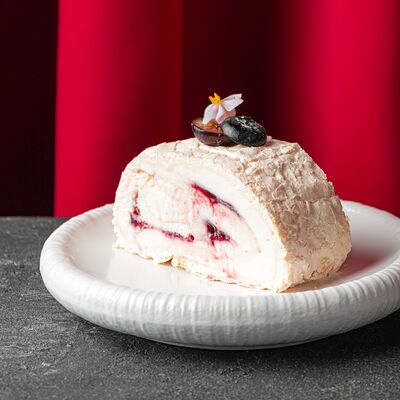 Меренговый рулет в OPERALounge Новый центр по цене 450 ₽