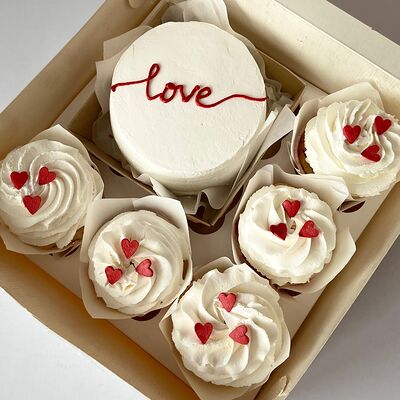 Бенто и 5 Капкейков love в Амрита по цене 3550 ₽