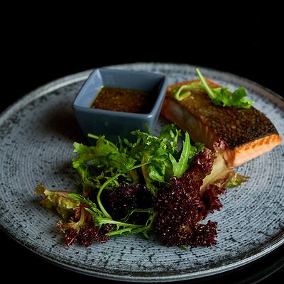 Лосось с восточным соусом в Chocolate по цене 980 ₽