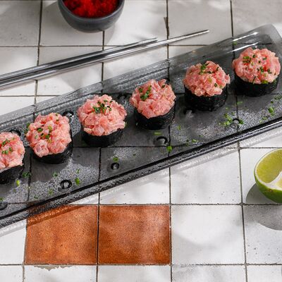 Острый ролл с тунцом в ЛарисуВаннуХочу по цене 590