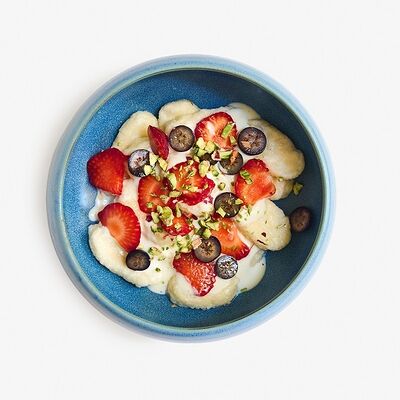 Ленивые вареники со свежими ягодами в Блеск по цене 650 ₽