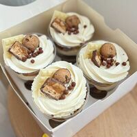 Набор трайфлов Сникерс в MCakes - торты и десерты