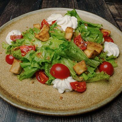 Салат с хрустящими баклажанами в Вкус кафе по цене 610 ₽