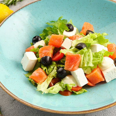 Греческий с лососем в Грузина Мама по цене 655 ₽