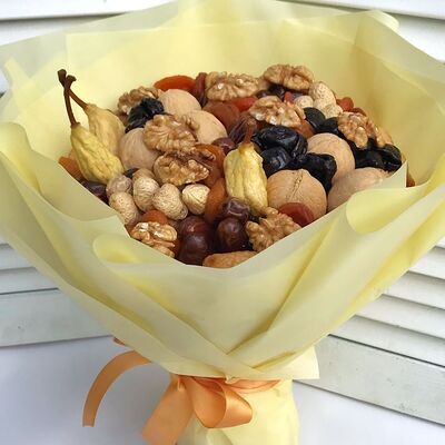 Букет из сухофруктов и орехов №840 в Buketonline - Съедобные букеты и клубника в шоколаде по цене 3960 ₽