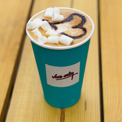 Шокобанан с зефирками в Vice coffee по цене 369 ₽