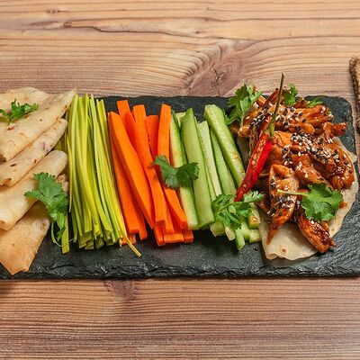 Курица по-пекински в Караоке Соло по цене 450 ₽