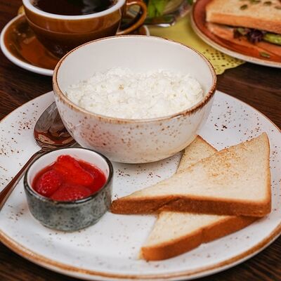 Каша рисовая на кокосовом молоке с соусом из клубники в Поке-маN по цене 180 ₽