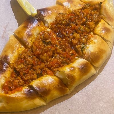 Хачапури с мясом и сыром сулугуни в Сели&Поели по цене 550 ₽