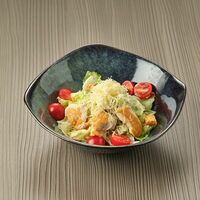 Салат Цезарь с куриным филе в Джаст Смо