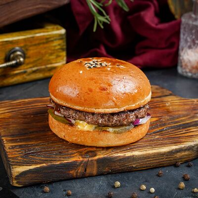 Гамбургер в Deus Burgers по цене 330 ₽