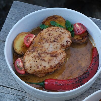 Куриный стейк в ореховом соусе в Дача по цене 569 ₽