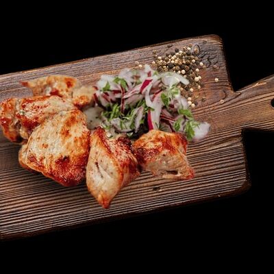 Шашлык из cвинoго карбонада в Шаурма на Федосеенко по цене 610 ₽