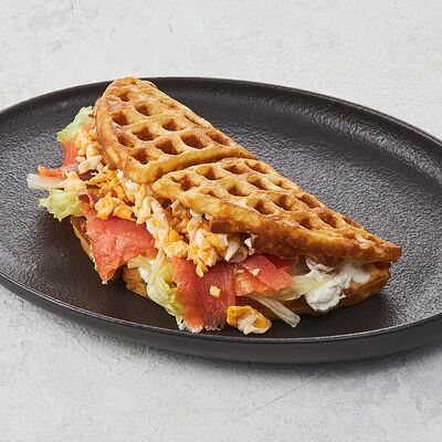 Вафля с лососем в Балтия по цене 590 ₽