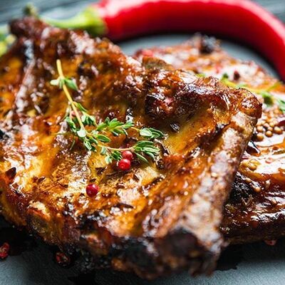 Свиные ребра на углях в Огонь и Мясо по цене 599 ₽