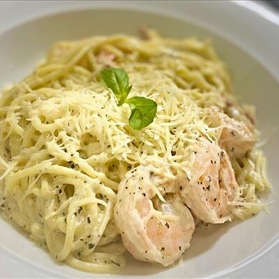 Спагетти с креветками в Генрих и Генриетта по цене 390 ₽