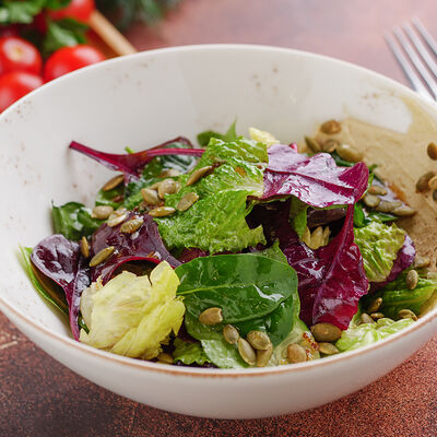 Зеленый салат с хумусом в Сандуны Урал по цене 780 ₽