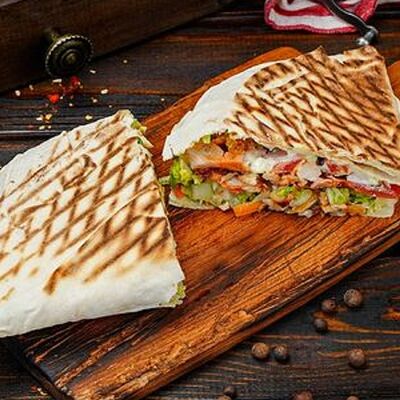 Шаурма в арабской пите в BLACK LAVASH по цене 342 ₽