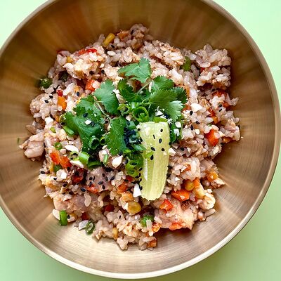 Тайский жареный рис с цыпленкомв Просто Азия x Десертория по цене 560 ₽