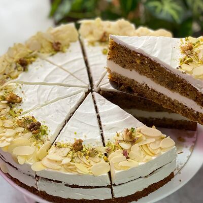 Большой морковно-апельсиновый торт в Choco.cake.hand по цене 2450 ₽