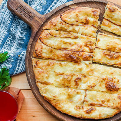 Хачапури с копченым сыром Сулугуни в Пряности & Радости на Васильевском по цене 480