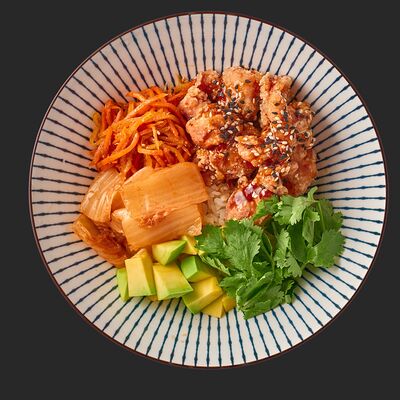 Боул с курицей и авокадо в Kook по цене 750 ₽