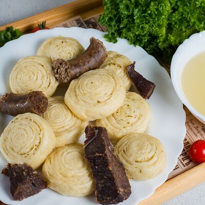 Хинкал слоеный с сушеным мясом и колбасойв Пироги чуду по цене 1000 ₽