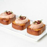 Бриошь трио с кремом из куриной печени и томатным джемом в Gallery to go