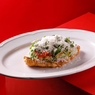 Пресс-круассан с форелью и гуакамоле в Hitch по цене 1190 ₽