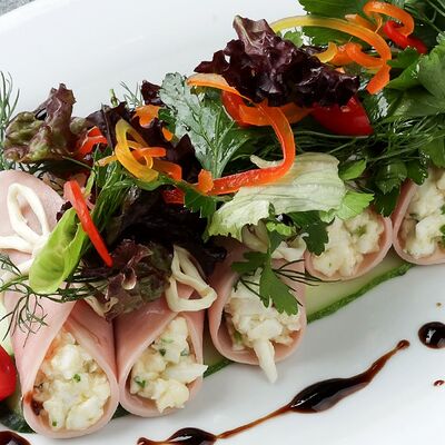 Рулетики из ветчины в Максимилианс по цене 560 ₽